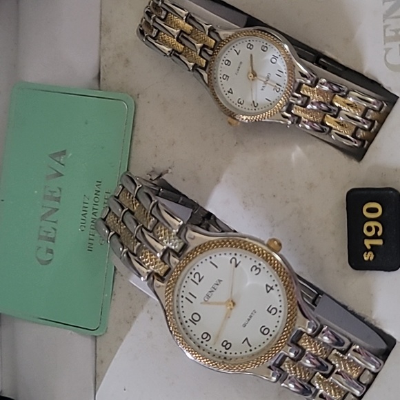 Man and woman watch - Picture 2 of 2